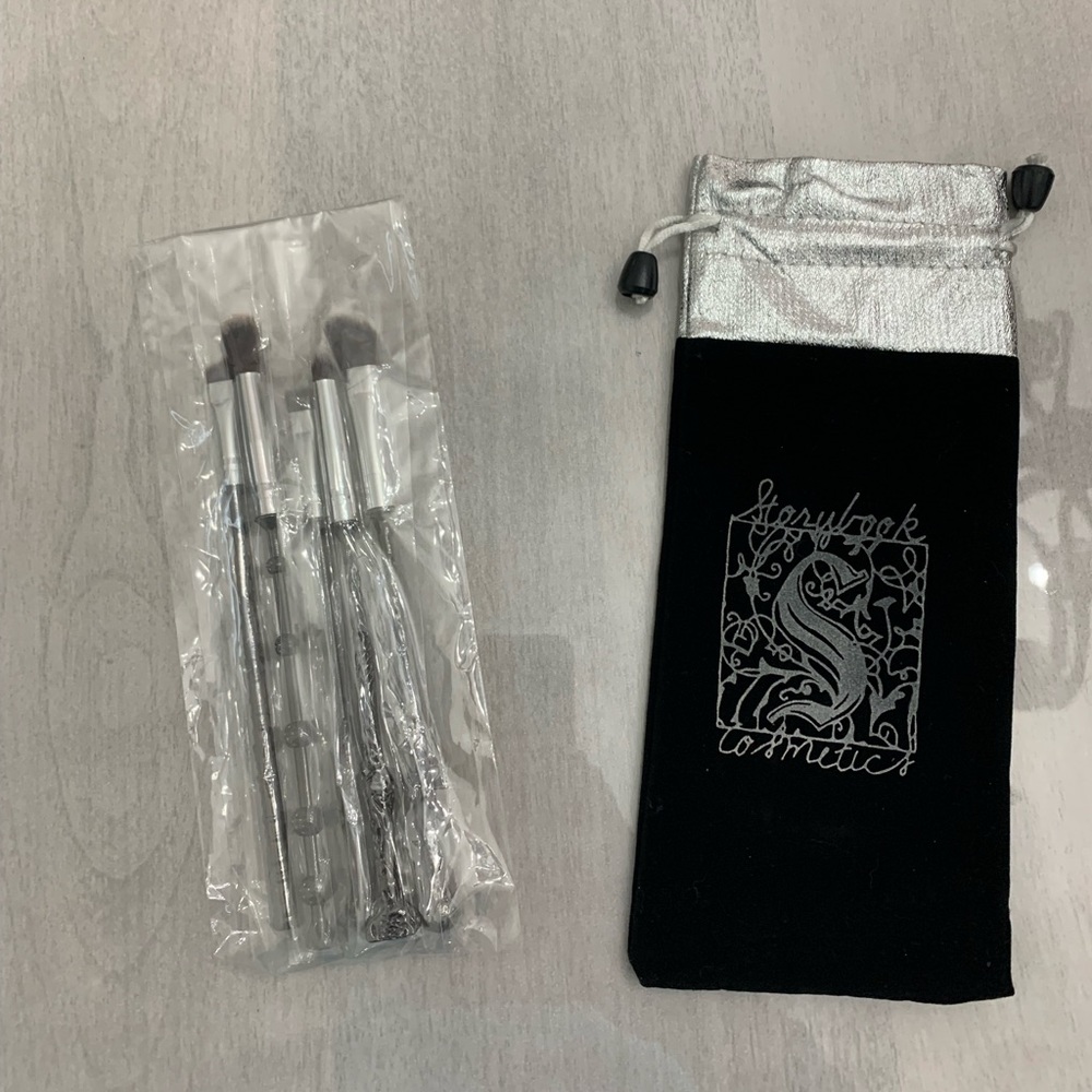 NWOT Storybook Cosmetics Harry Potter Style Wand Makeup Brushes and Pouch
